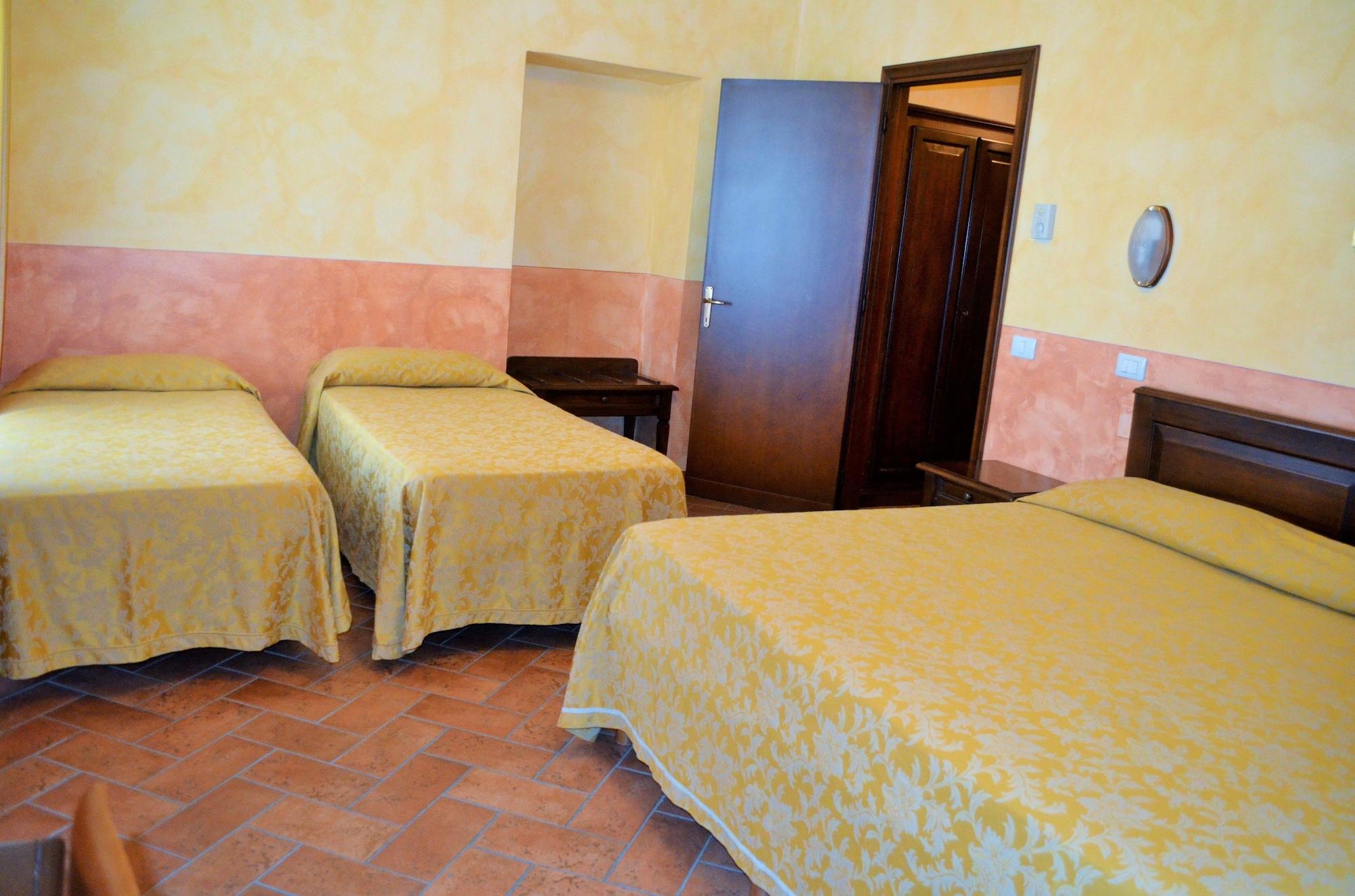 Hotel Oasi Neumann กอร์โตนา ภายนอก รูปภาพ