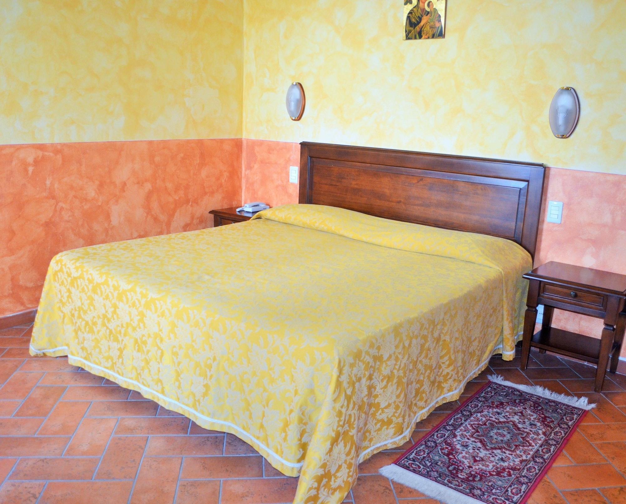 Hotel Oasi Neumann กอร์โตนา ภายนอก รูปภาพ