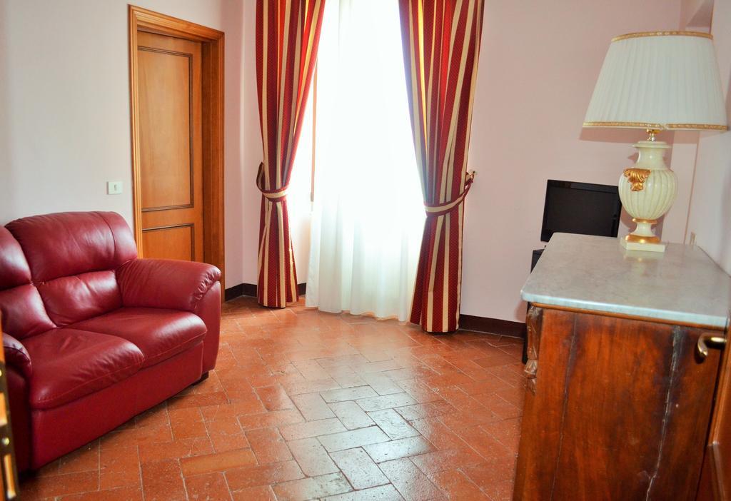 Hotel Oasi Neumann กอร์โตนา ภายนอก รูปภาพ