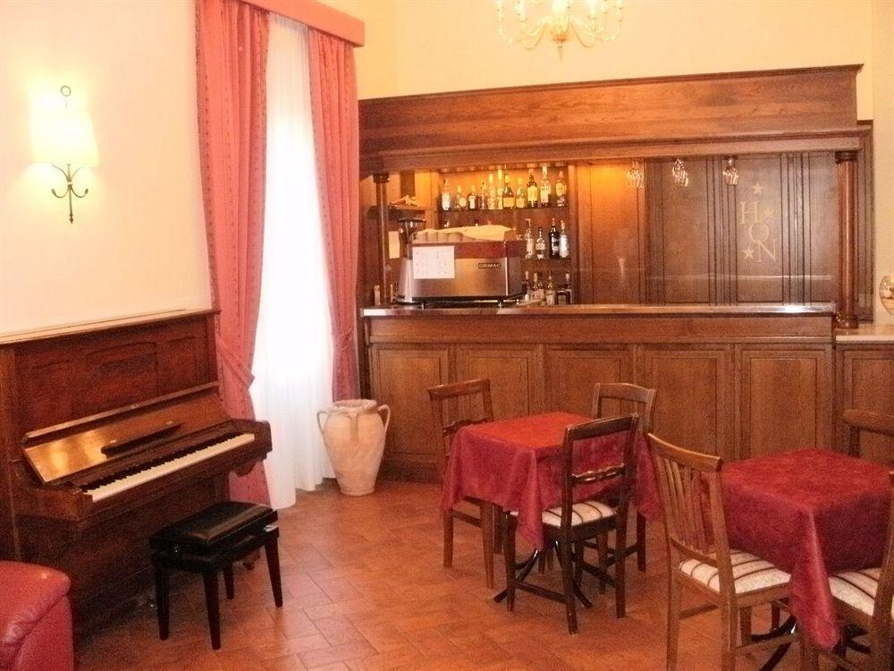 Hotel Oasi Neumann กอร์โตนา ภายนอก รูปภาพ