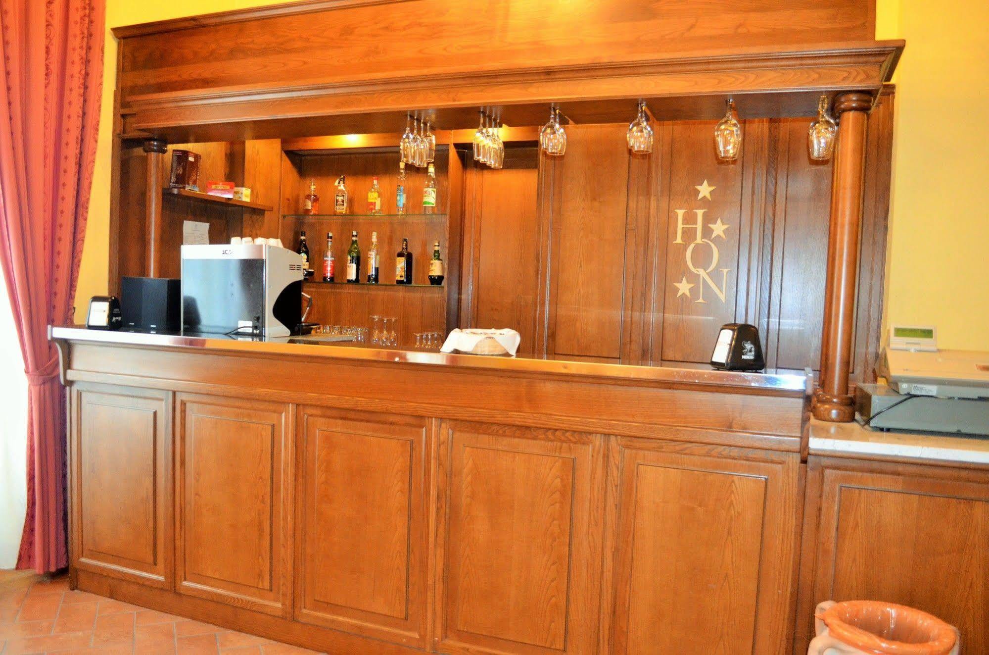 Hotel Oasi Neumann กอร์โตนา ภายนอก รูปภาพ